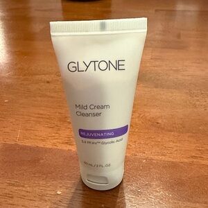 Mild Cream Cleanser - White and Purple